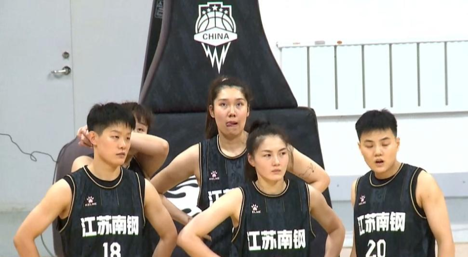 球队连续两, 设提出严峻